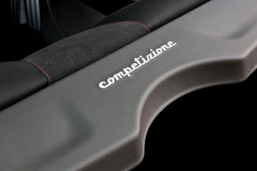 Багажник Abarth 595 Competizione 2011 года  (фото 2 из 32)